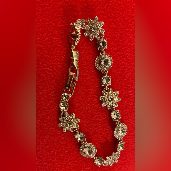 ✨Givenchy rose gold-tone floral crystal bracelet —shines & elevates any outfit.✨ - Picture 6 of 9